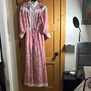 Vintage floral jumpsuit with White Lace